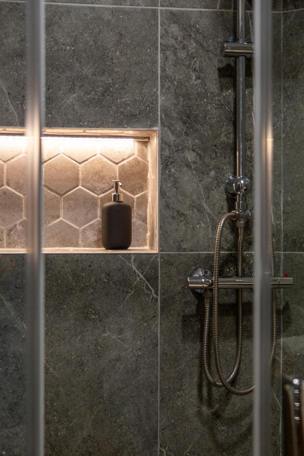 Luxurious & Spacious In The Kertesz Street *