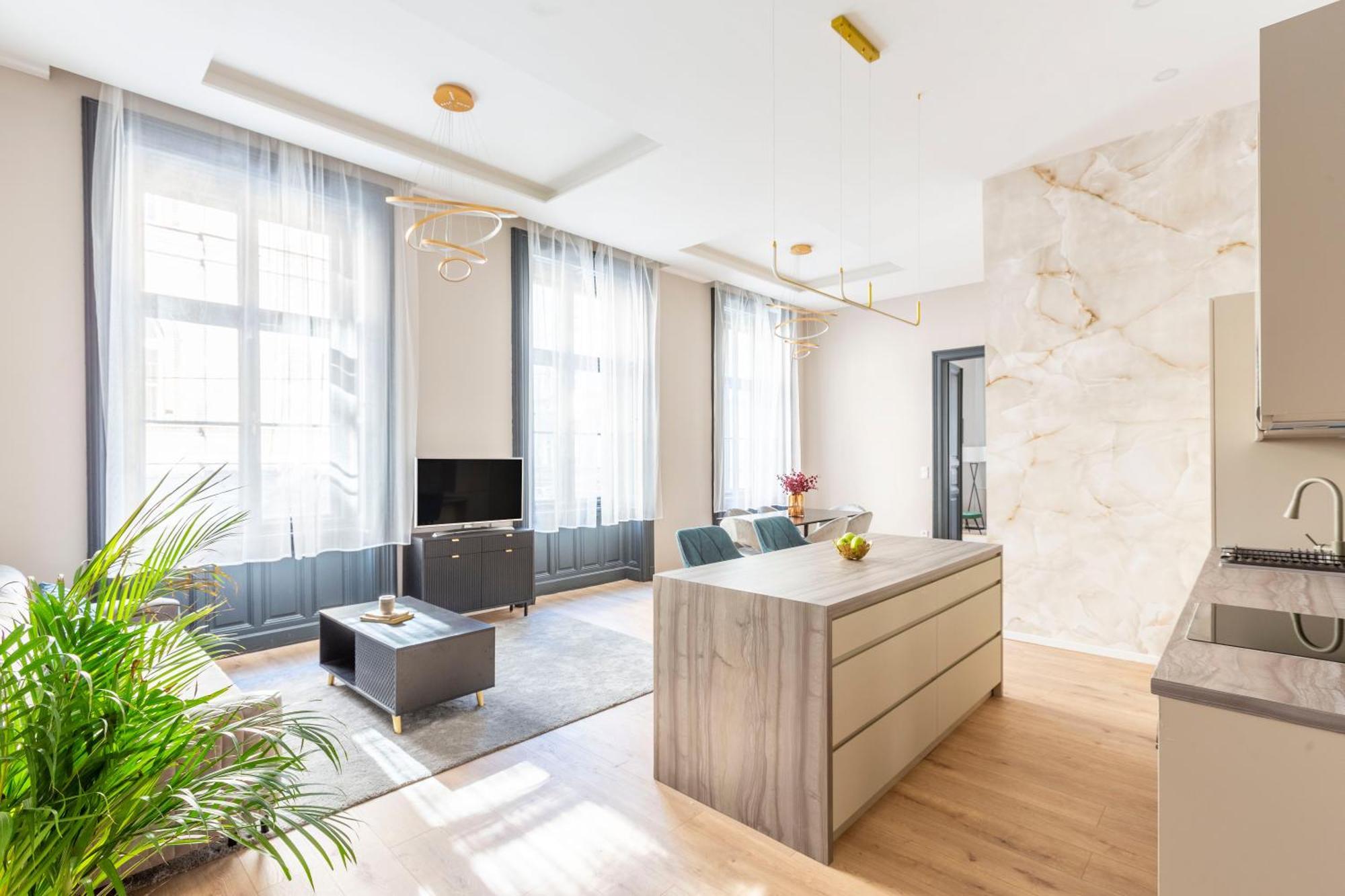 Luxurious & Spacious In The Kertesz Street *