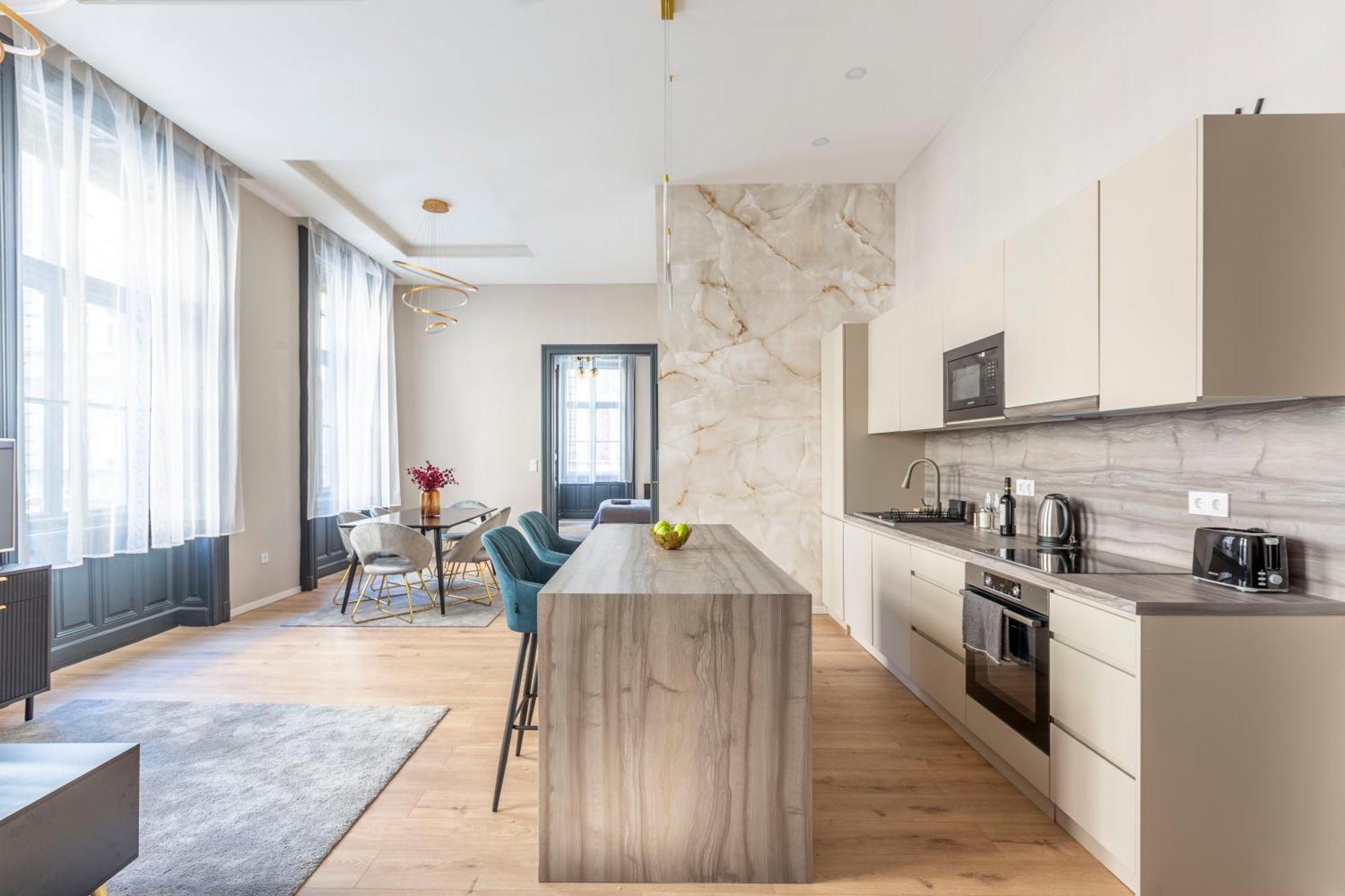Luxurious & Spacious In The Kertesz Street