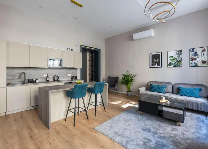 Luxurious & Spacious Central Apartment In The Kertesz Street