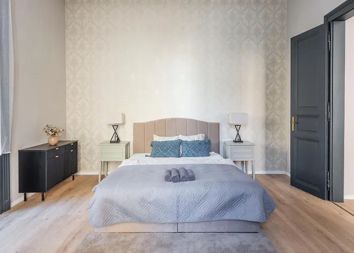 Luxurious & Spacious Central Apartment In The Kertesz Street