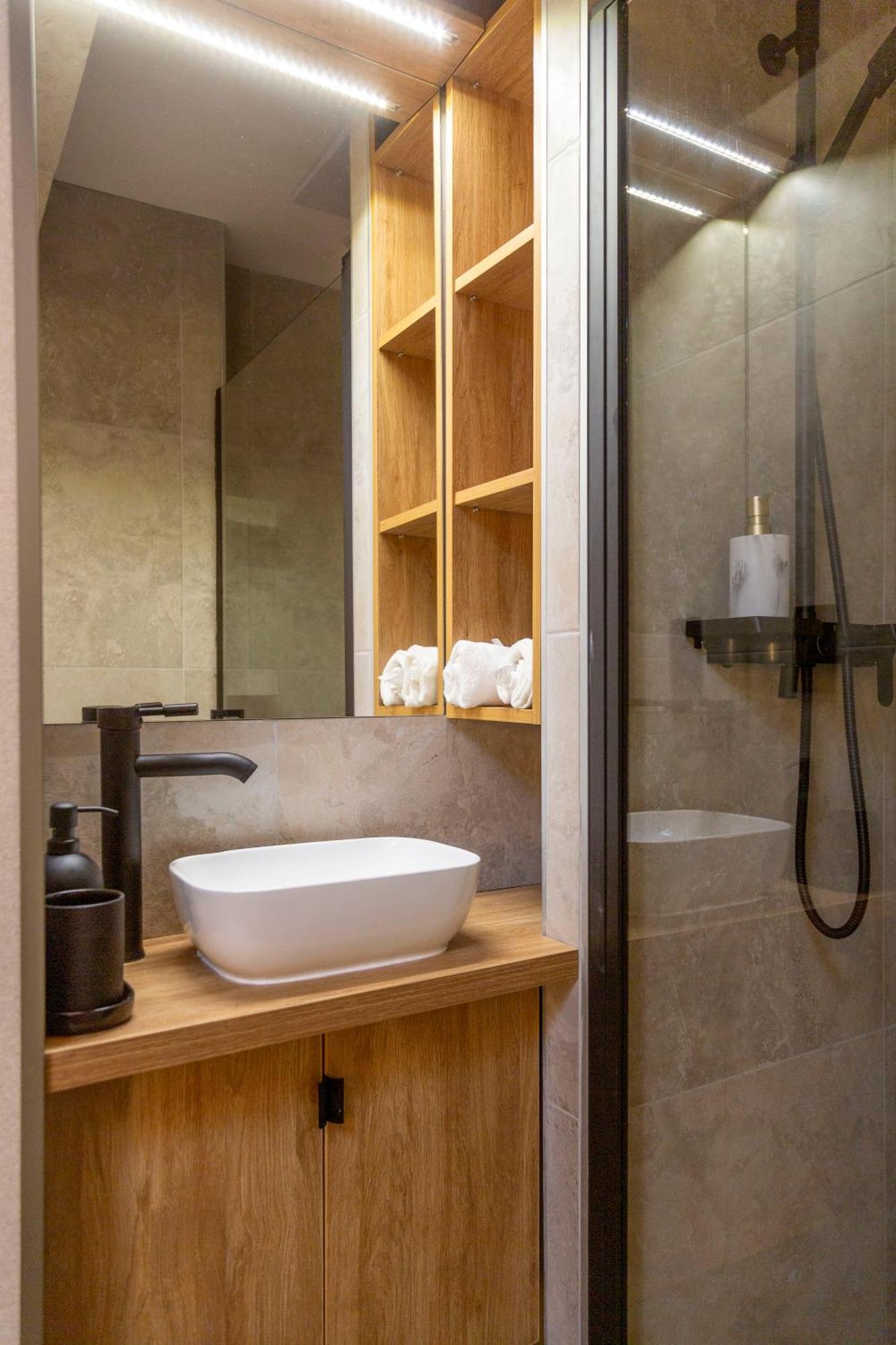 Luxurious & Spacious In The Kertesz Street