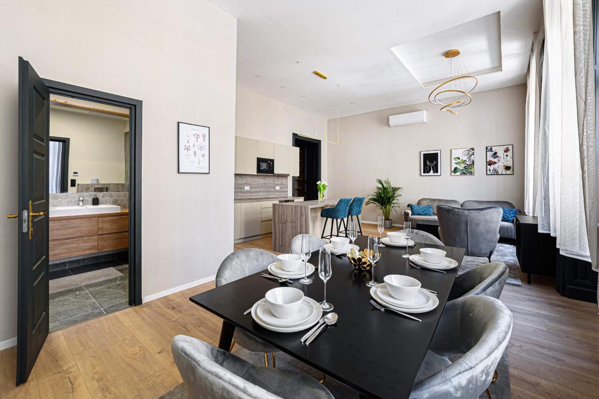 Luxurious & Spacious In The Kertesz Street Appartement Boedapest