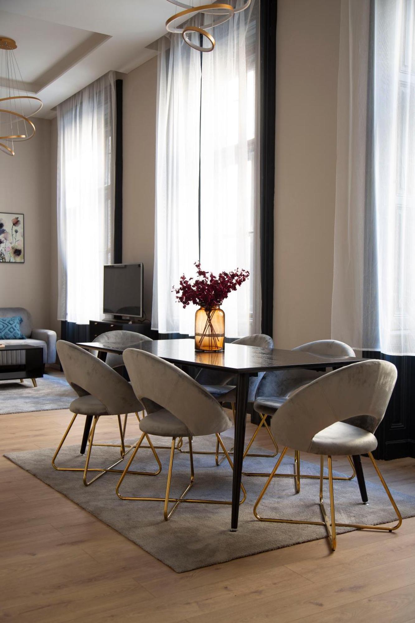 Luxurious & Spacious In The Kertesz Street Apartamento