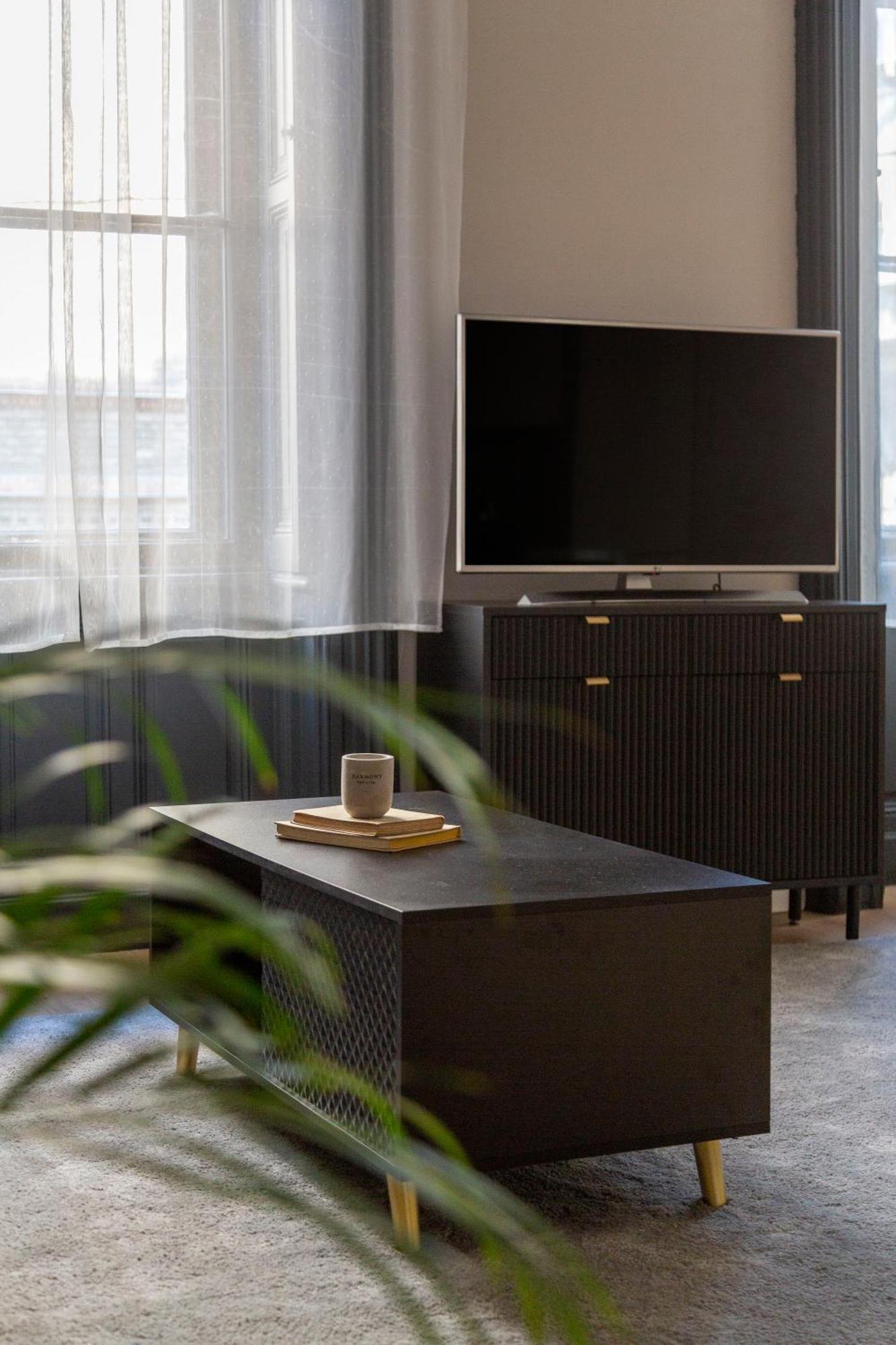 Luxurious & Spacious In The Kertesz Street Budapest